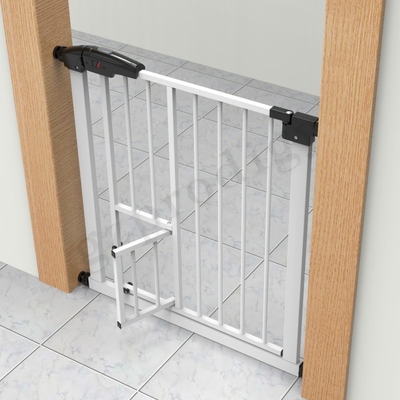 Puerta amistosa del metal del bebé del animal doméstico fácil montado en la pared blanco de la instalación para la protección de la escalera