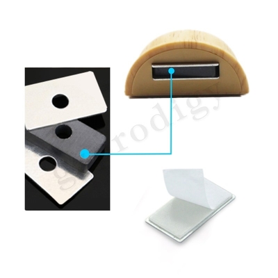 La puerta plástica del ABS multiusos de Prodigy acuña el imán plástico no tóxico del tapón de la puerta