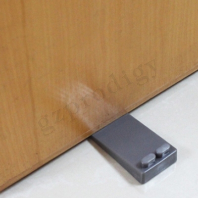 La puerta plástica antideslizante del PVC del OEM acuña 88x40x19m m Grey Color oscuro