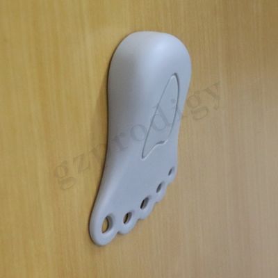 Cuña plástica de la puerta del bebé del protector de los niños de la seguridad de la cuña gris clara suave de la puerta
