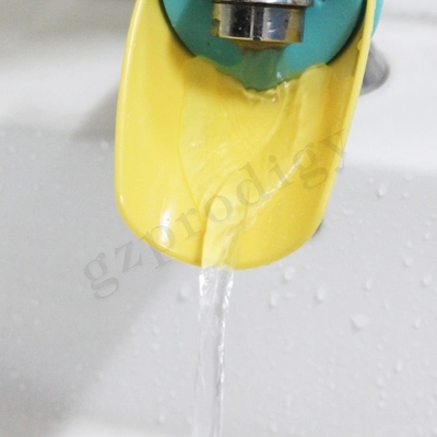 Extensor de facuet de plástico con aspecto de animal verde amarillo para niños