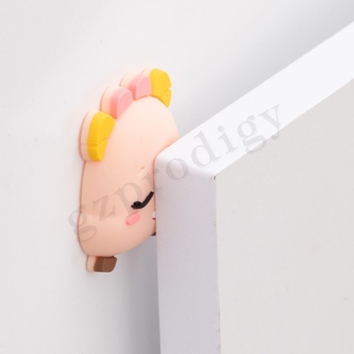 Tope de puerta montado en la pared autoadhesivo de cuña de puerta de plástico de dibujos animados