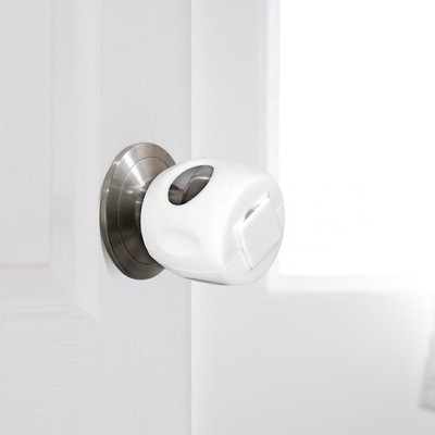 Color blanco plástico de la cerradura de seguridad del bebé de Prodigy 62x66m m para el tirador de puerta