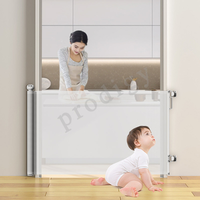 Puerta de escalera plegable retráctil de 55 pulgadas Barreras de malla para perros Puerta retráctil para puerta